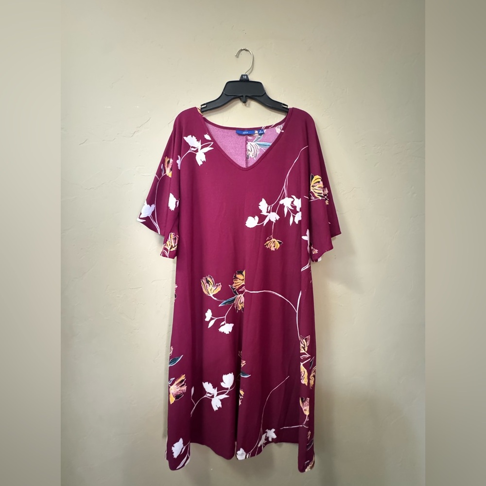 Apt. 9 Maroon Floral V-Neck Top